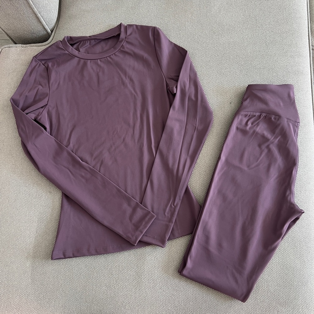 Never worn workout set. Size XS-S Purple